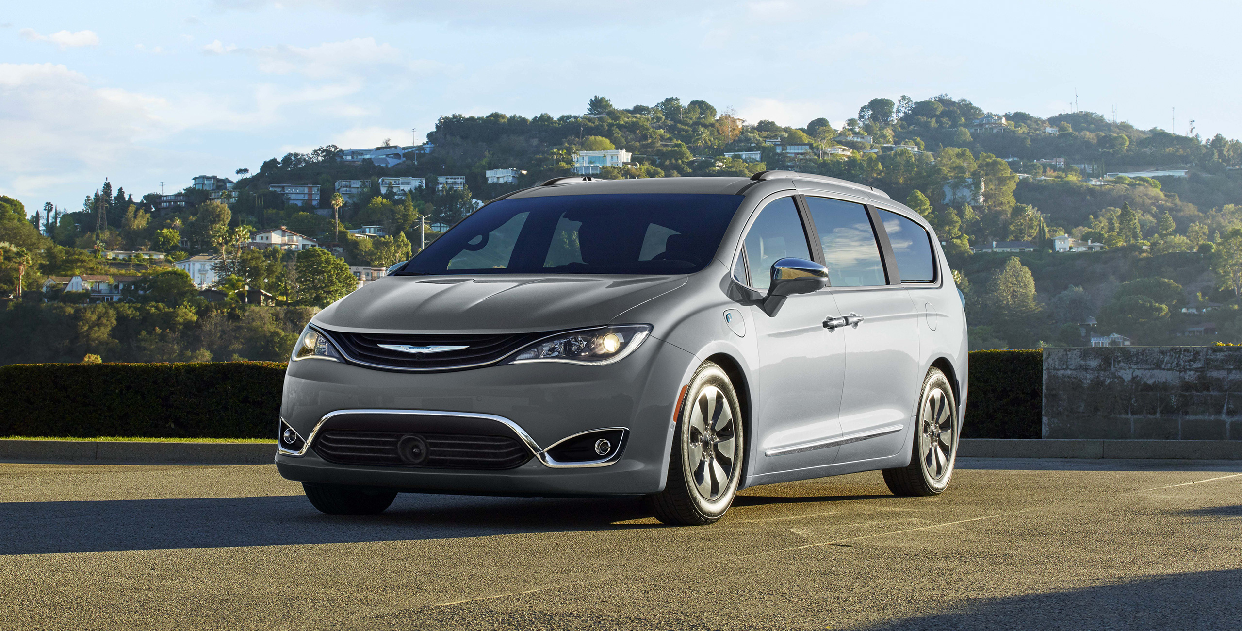 Chrysler Pacifica, High-quality wallpapers, Elegant minivan, Modern features, 2560x1300 HD Desktop