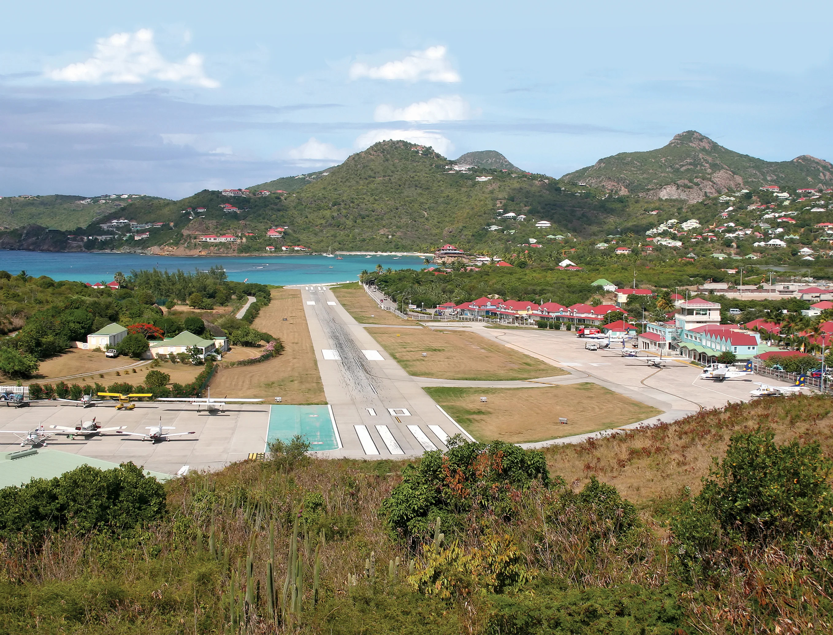 Challenging airports, Saint Barthelemy, Adventurous landings, Air travel, 2720x2080 HD Desktop