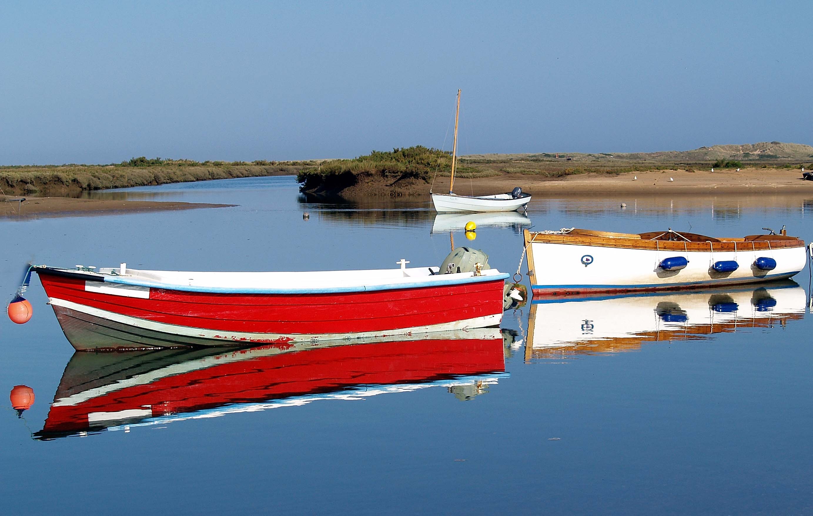 Boat sea reflection sky, Calm England river, Superhero wrestling watercraft, Aplusphoto perpetual, 2770x1760 HD Desktop