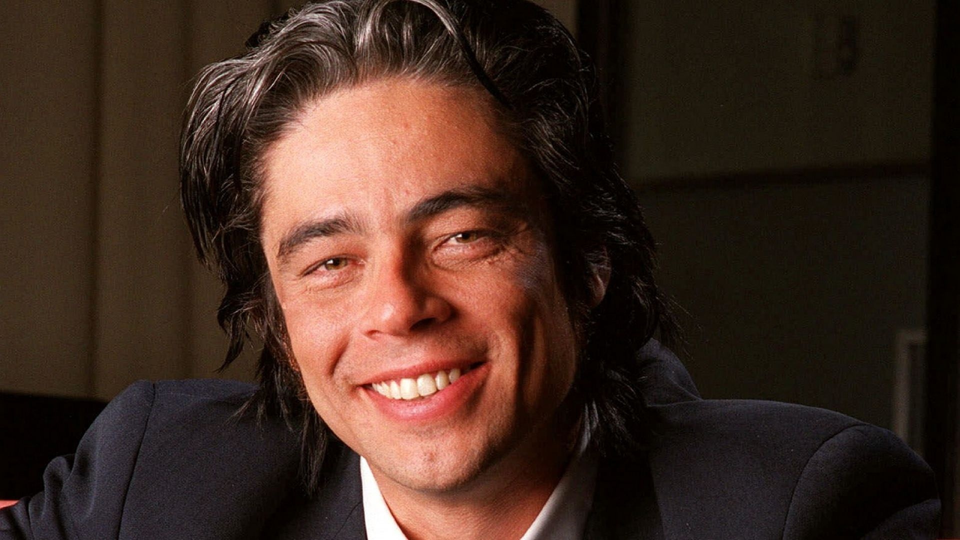 Benicio Del Toro, Gray-haired man, Mysterious appearance, Full HD wallpaper, 1920x1080 Full HD Desktop