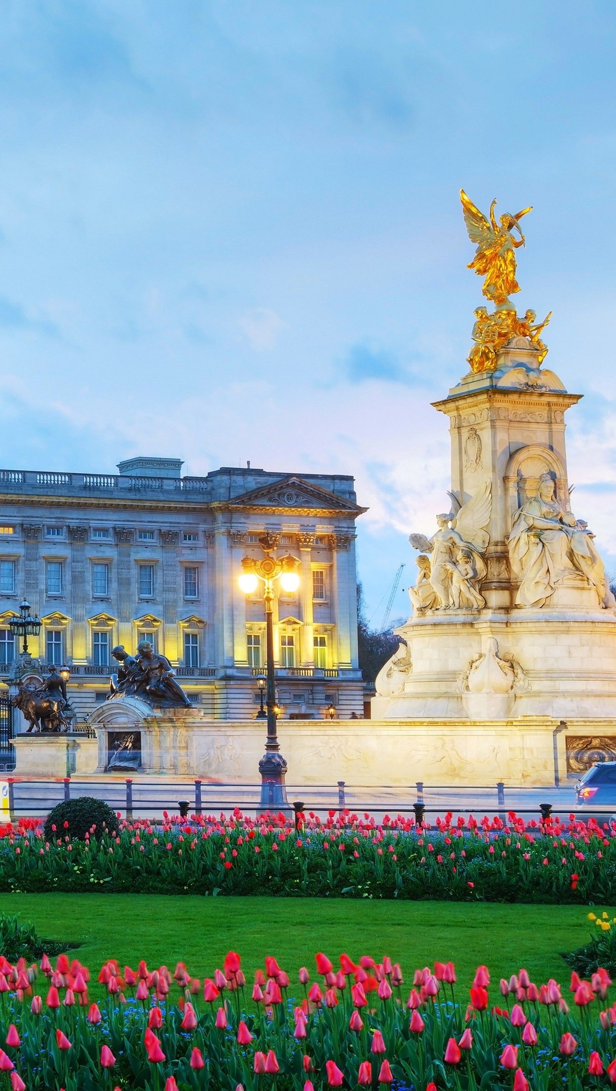 Buckingham Palace, 4K Ultra HD wallpapers, Royal grandeur, British royalty, 1220x2160 HD Phone