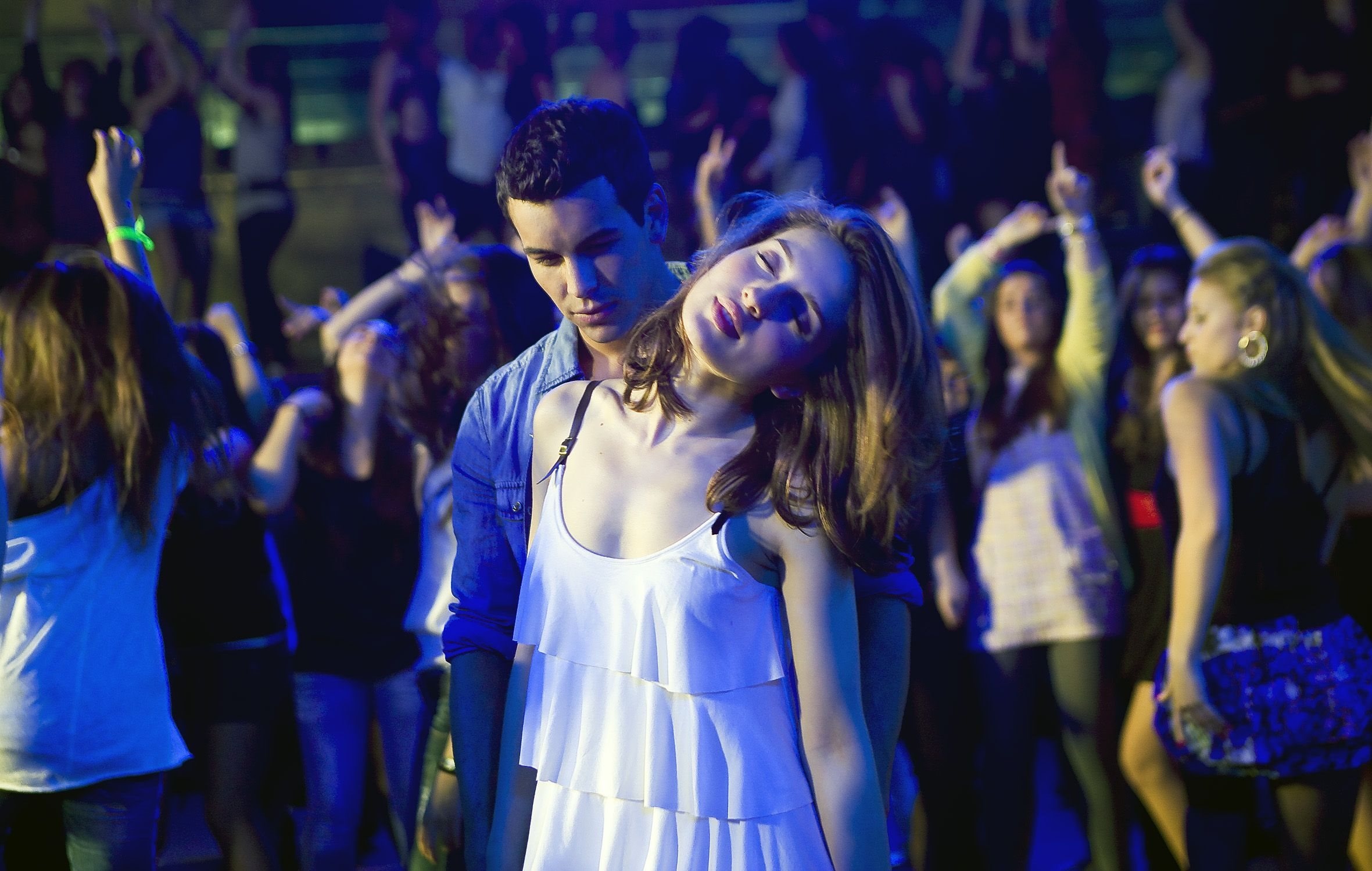 Mario Casas, Dance, Maria Valverde, Pair disco, 2370x1500 HD Desktop