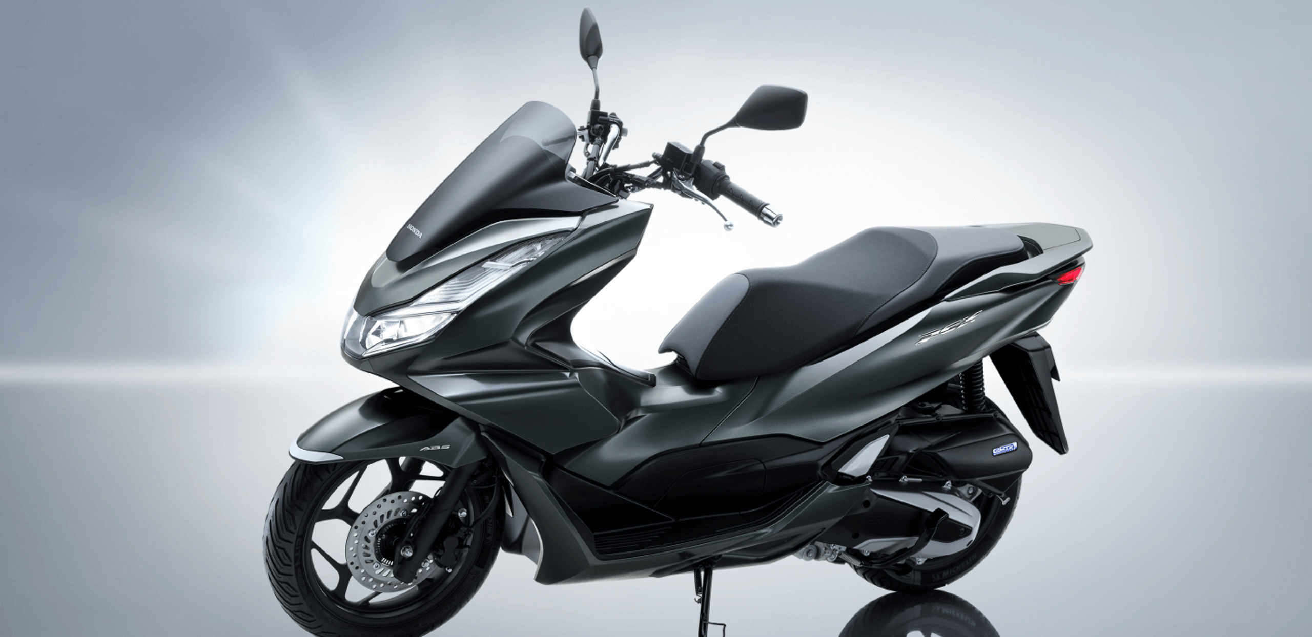 Honda PCX125, 2021 model, Major overall makeover, More engine power, 2560x1250 Dual Screen Desktop