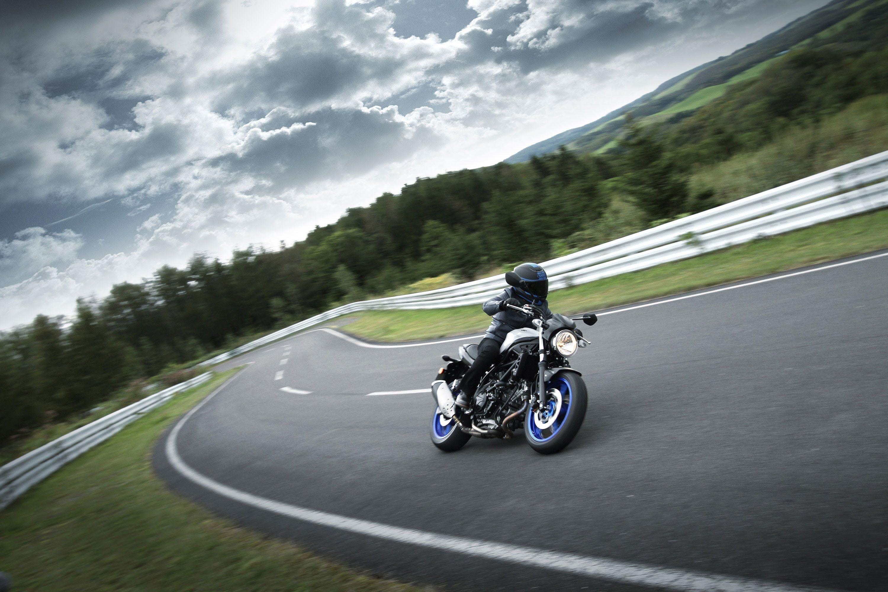 Suzuki SV650, Versatile street machine, Smooth power delivery, Comfortable riding position, 3000x2000 HD Desktop