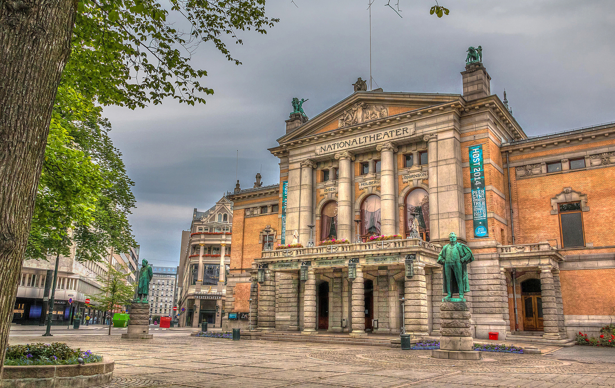 National Theatre, Oslo Wallpaper, 2050x1300 HD Desktop