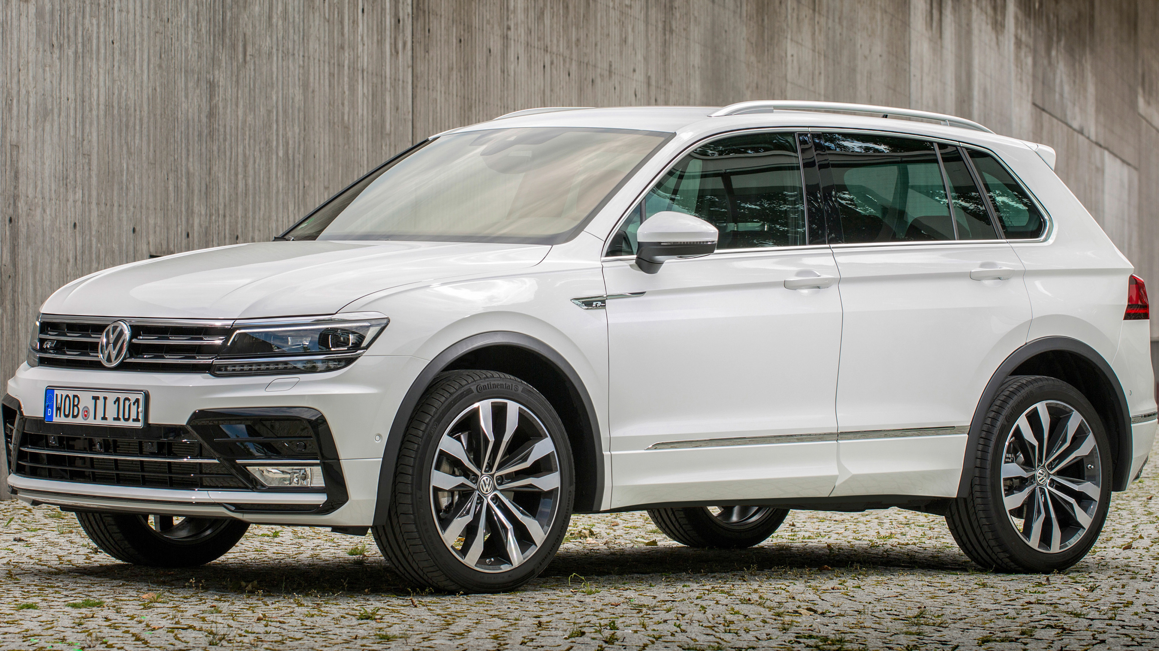 Volkswagen Tiguan, R-Line edition, Compact SUV, 2016, 3840x2160 4K Desktop