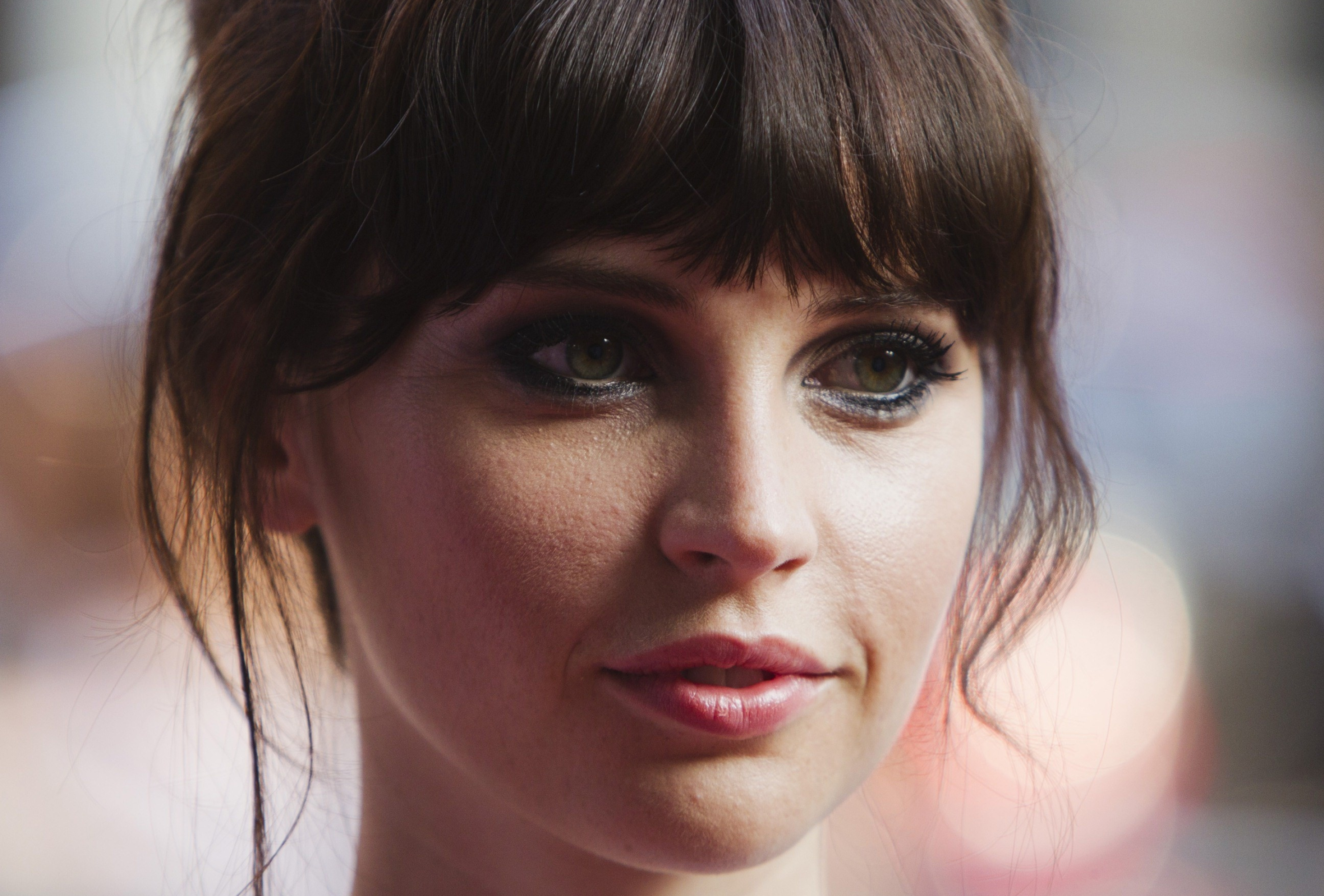 Felicity Jones, Broken Panda, Wallpapers, 2880x1950 HD Desktop