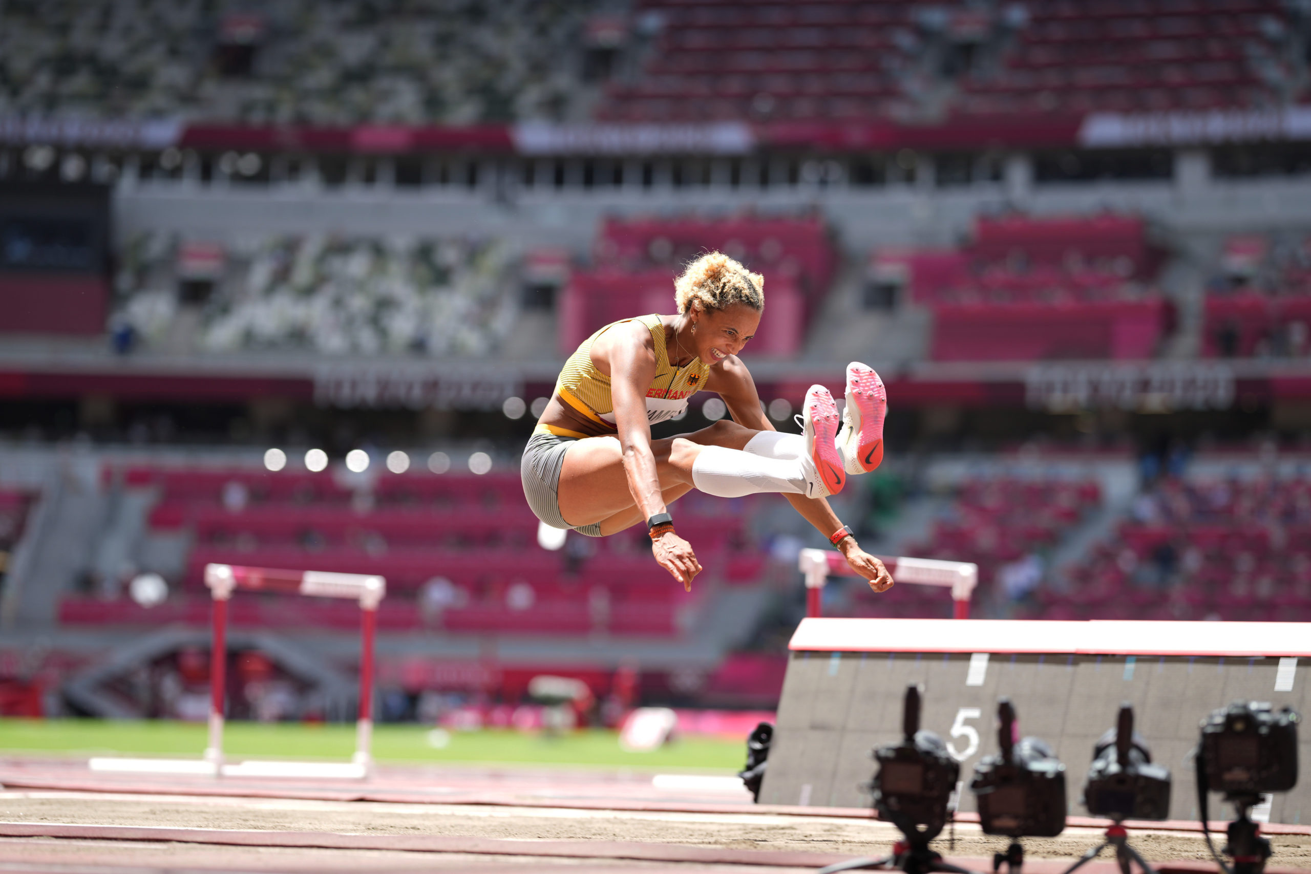 Malaika Mihambo, Venezuelan Olympics, Tokyo success, Athletics achievement, 2560x1710 HD Desktop