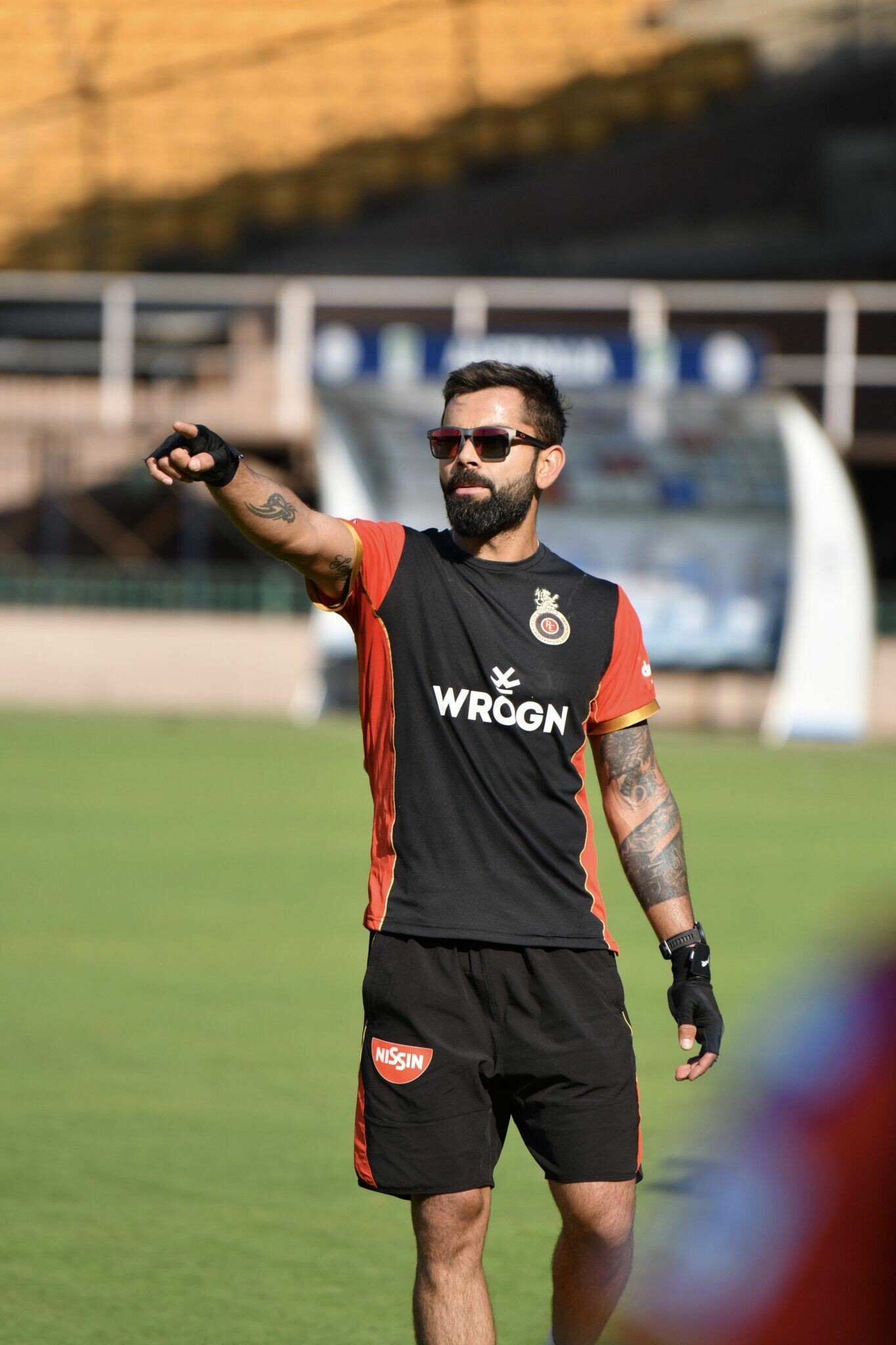 Virat Kohli, RCB wallpapers, Striking visuals, Dedicated fanbase, 1370x2050 HD Phone