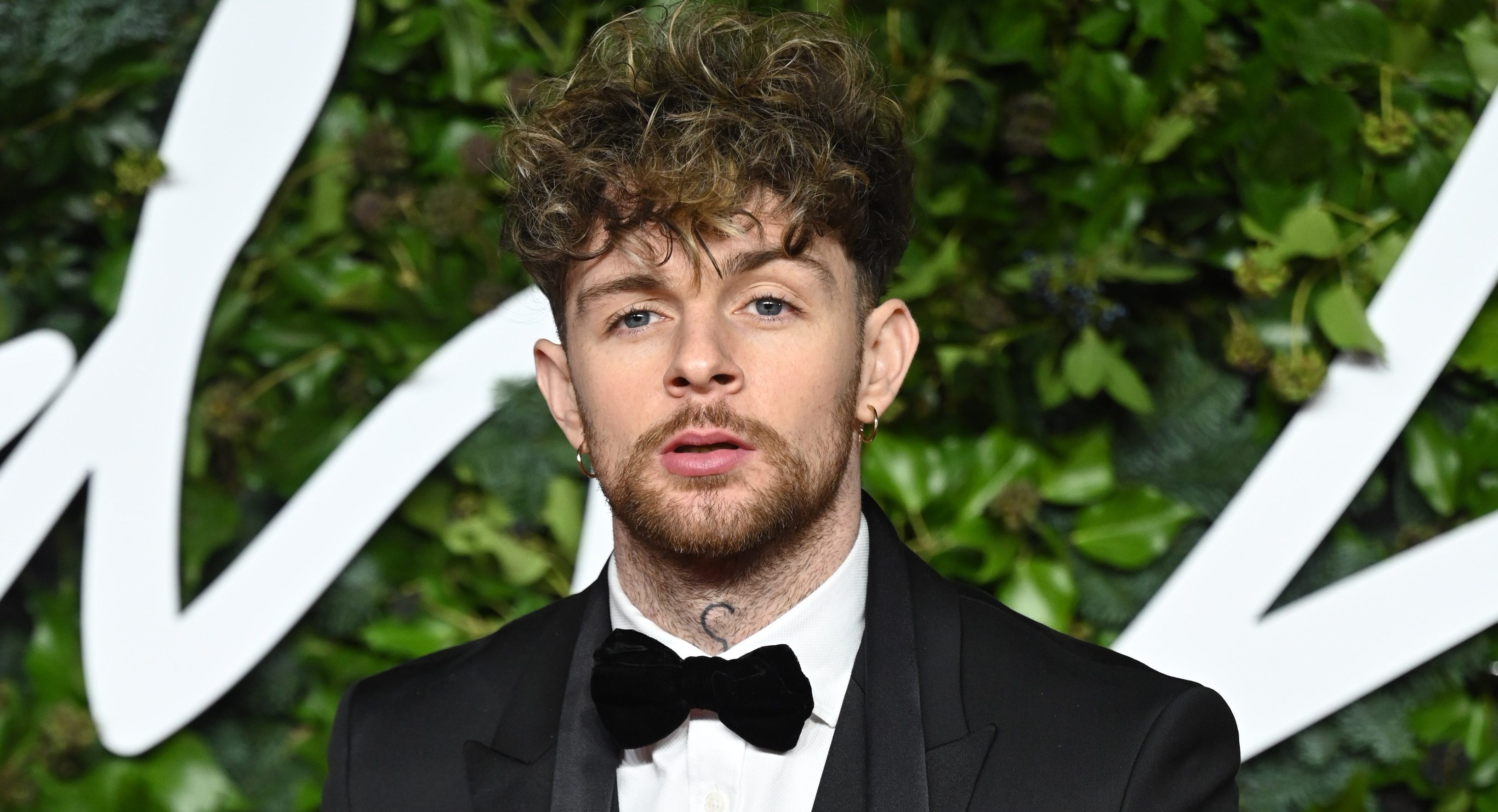 Tom Grennan, Assault experience, Ruptured ear, Metro News interview, 3260x1770 HD Desktop