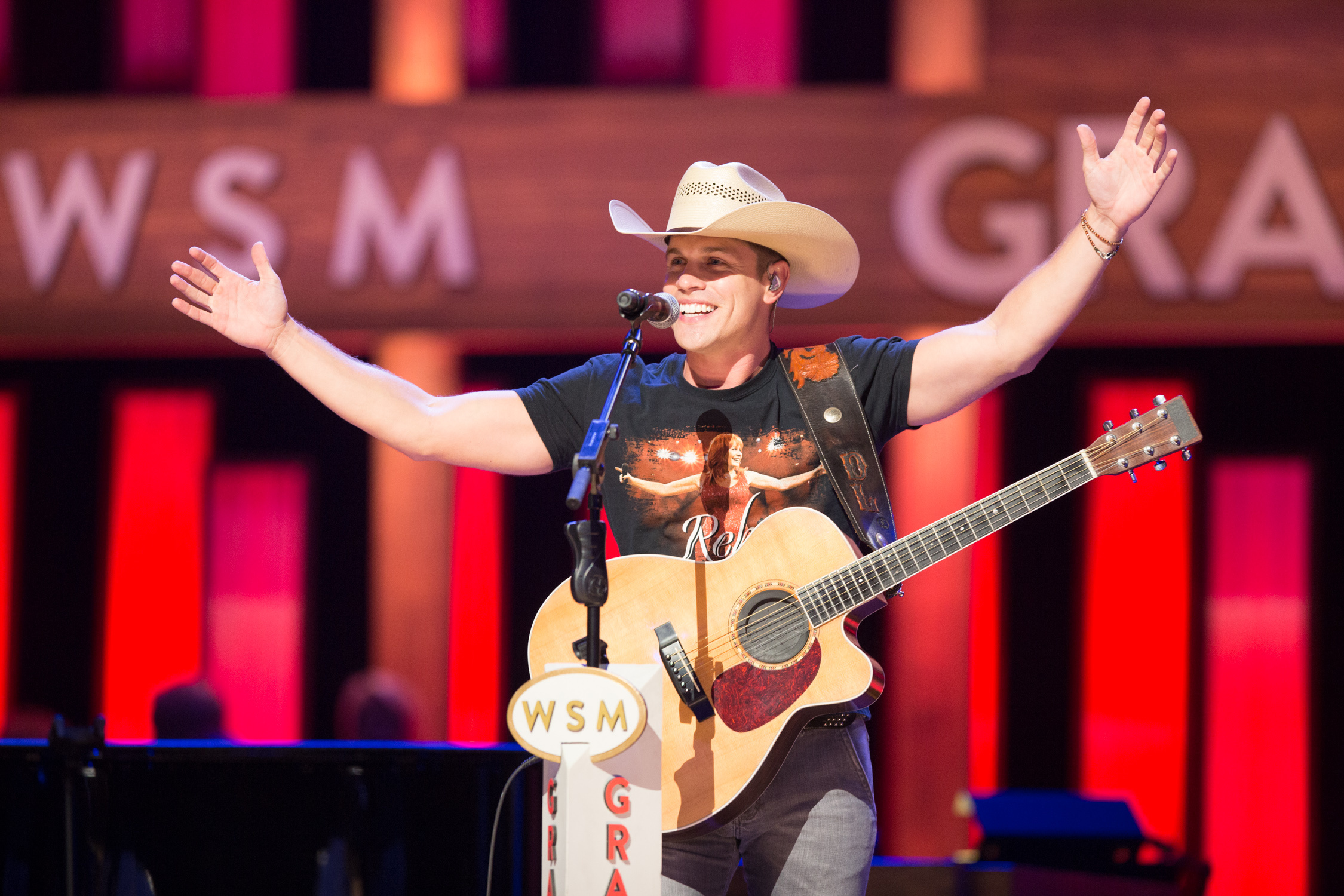 Dustin Lynch, Grand Ole Opry, 2250x1500 HD Desktop