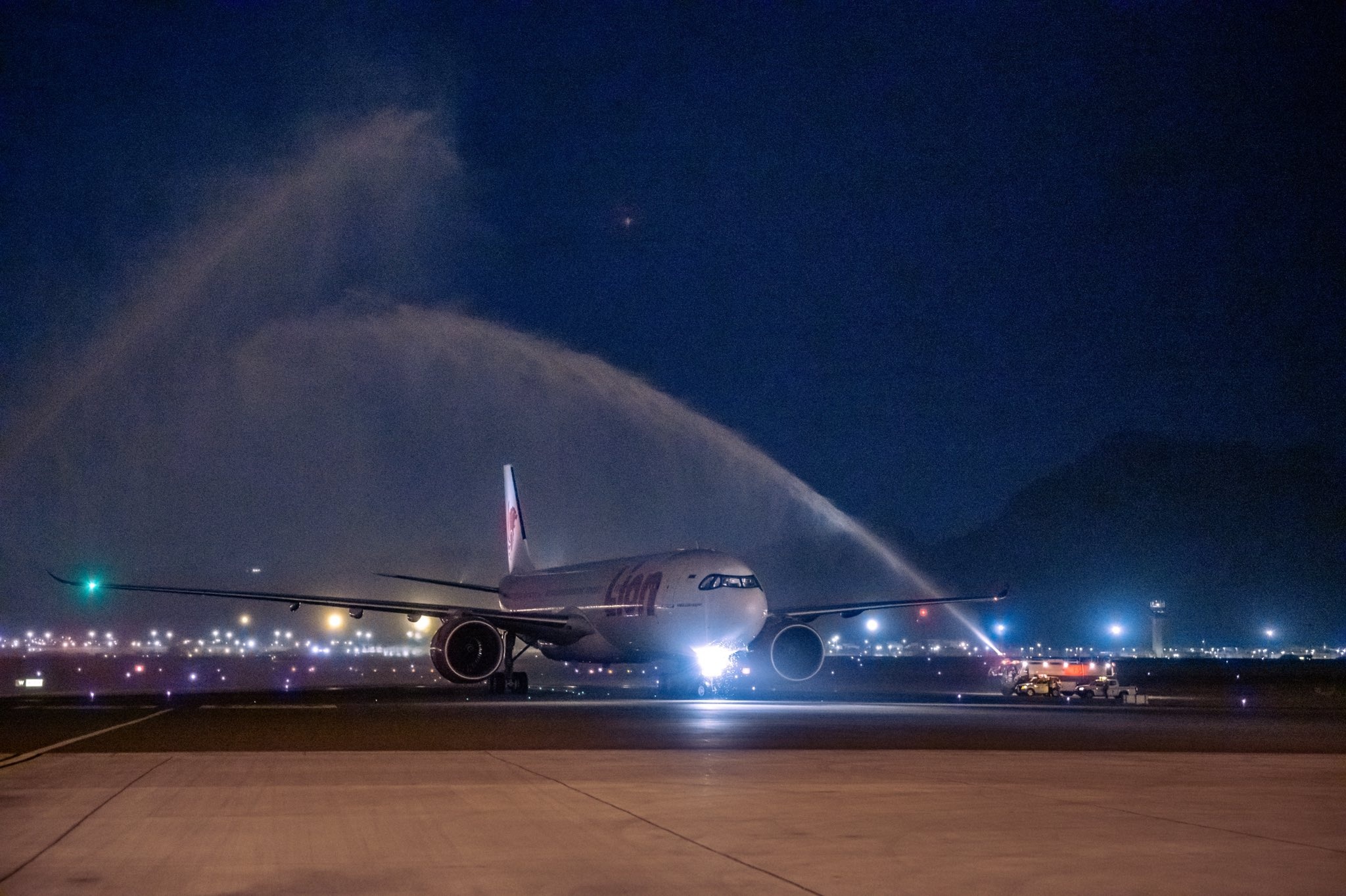 Lion Air, New flight routes, Makassar to Semarang, Reliability and stability, 2050x1370 HD Desktop