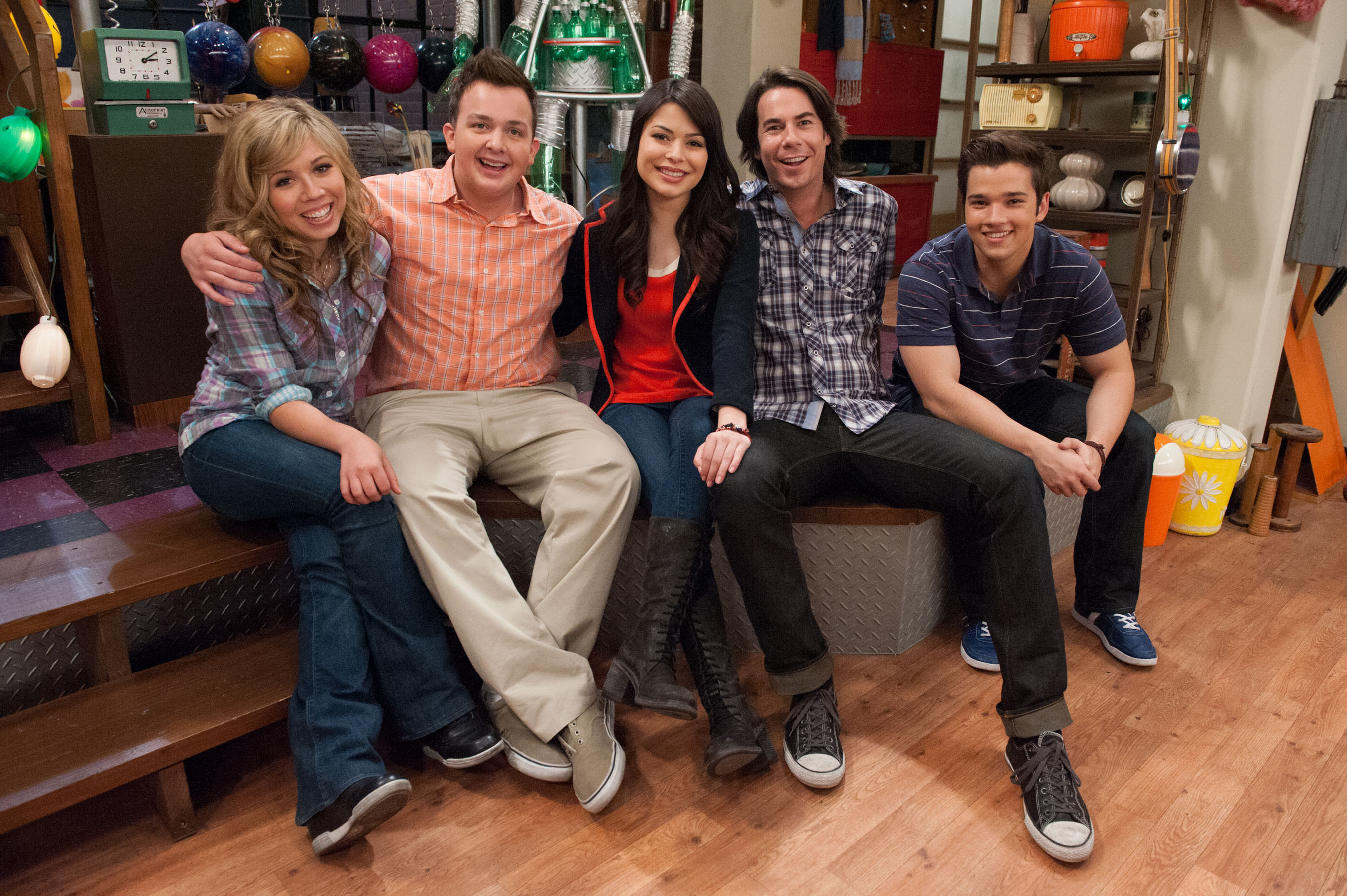 iCarly series finale, TV show details, Fan speculation, Closure for fans, 2700x1800 HD Desktop