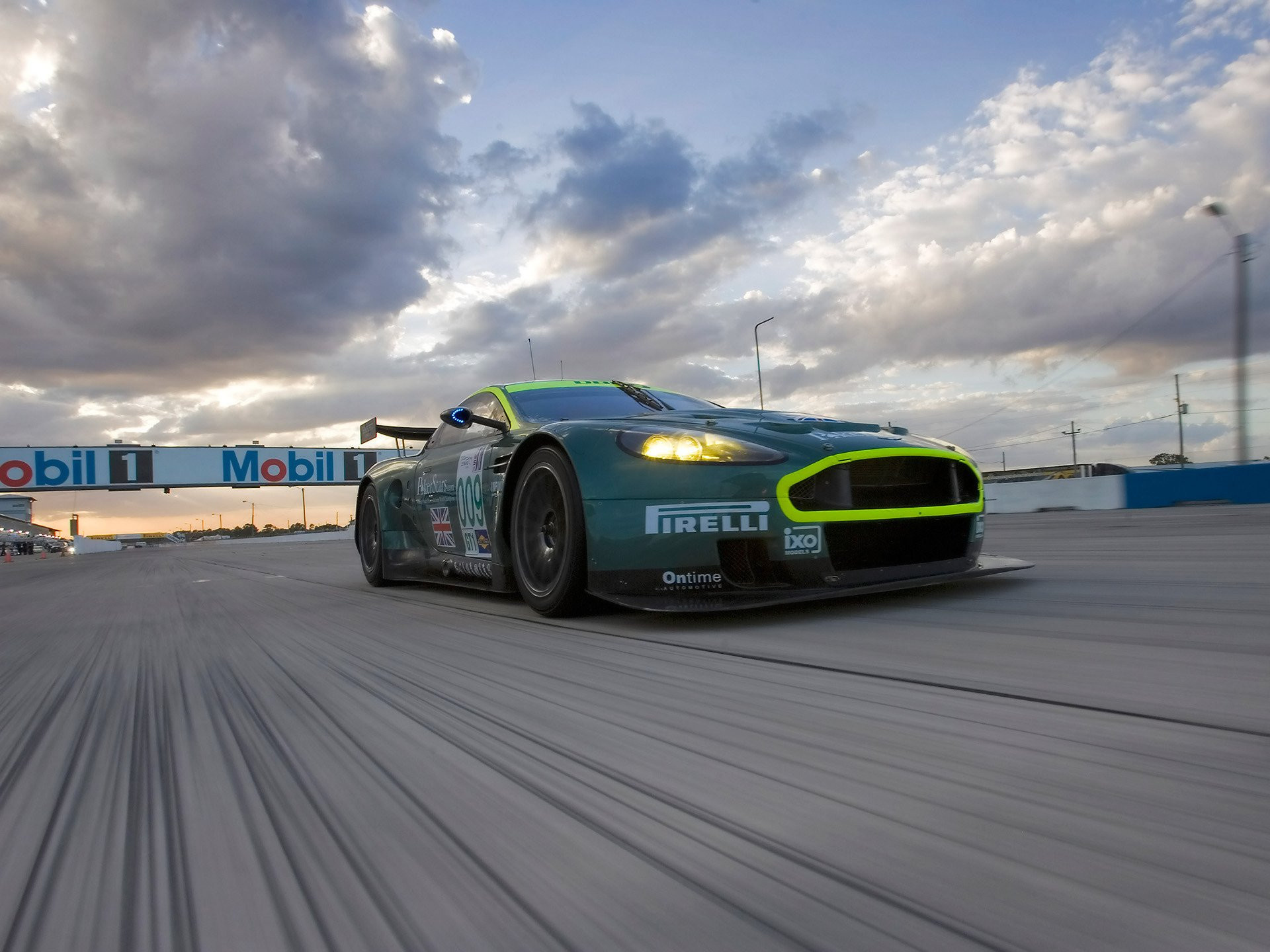 Aston Martin DBR9, Le Mans Wallpaper, 1920x1440 HD Desktop