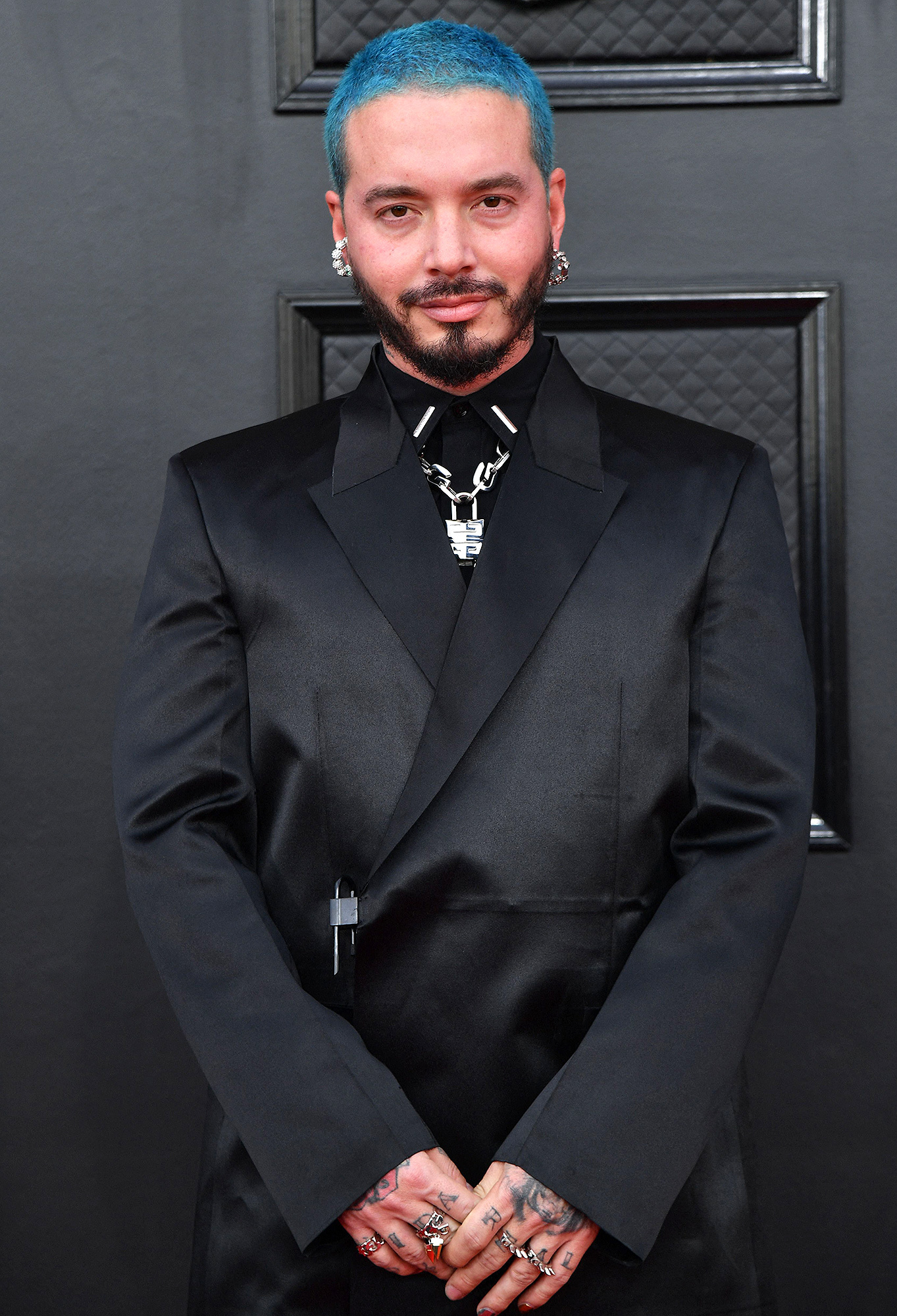 J Balvin postpones Jose, Tour unforeseen production, Challenges, 1370x2000 HD Phone