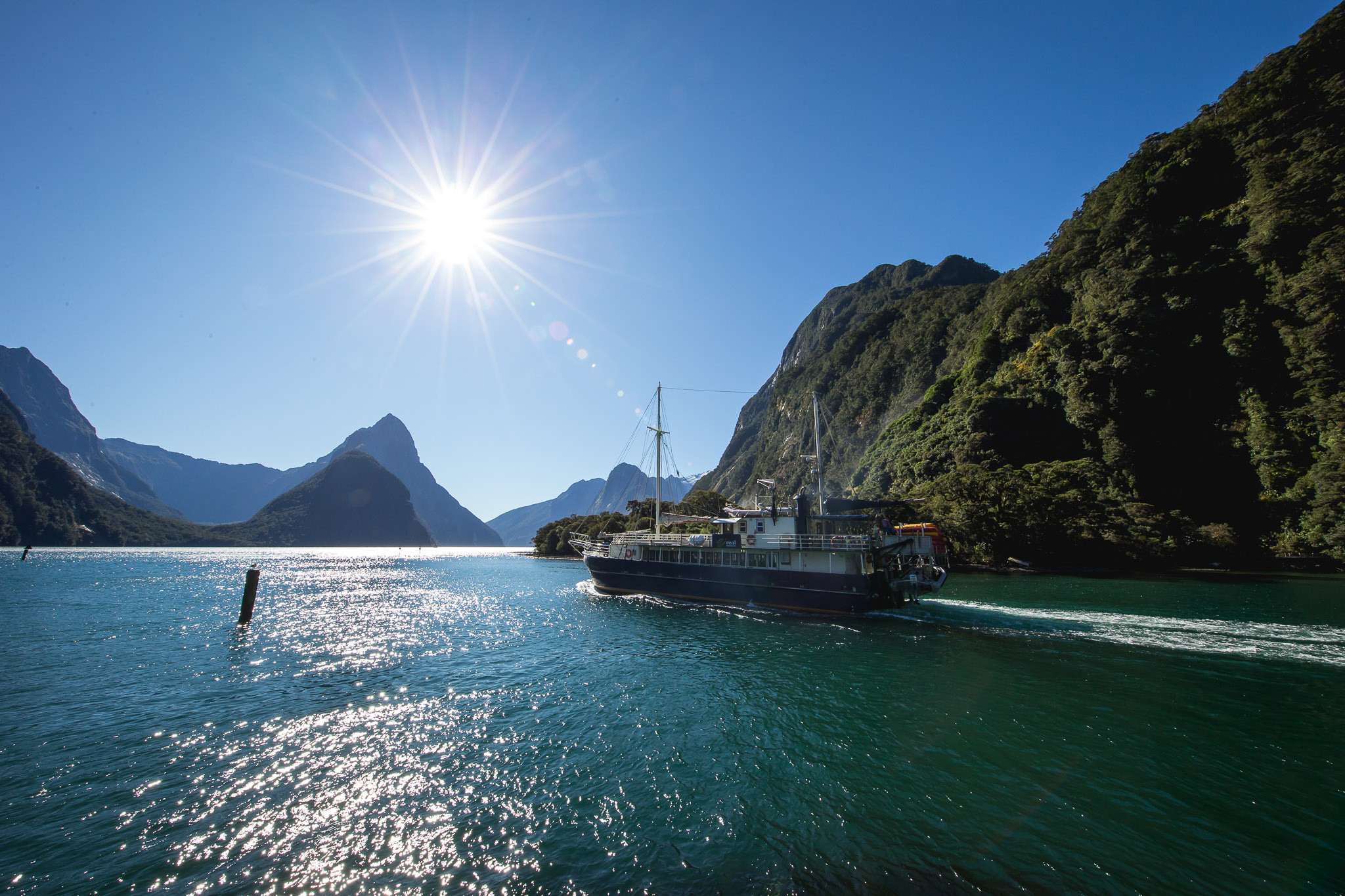 Milford Sound, Cruises, Tours, RealNZ, 2050x1370 HD Desktop