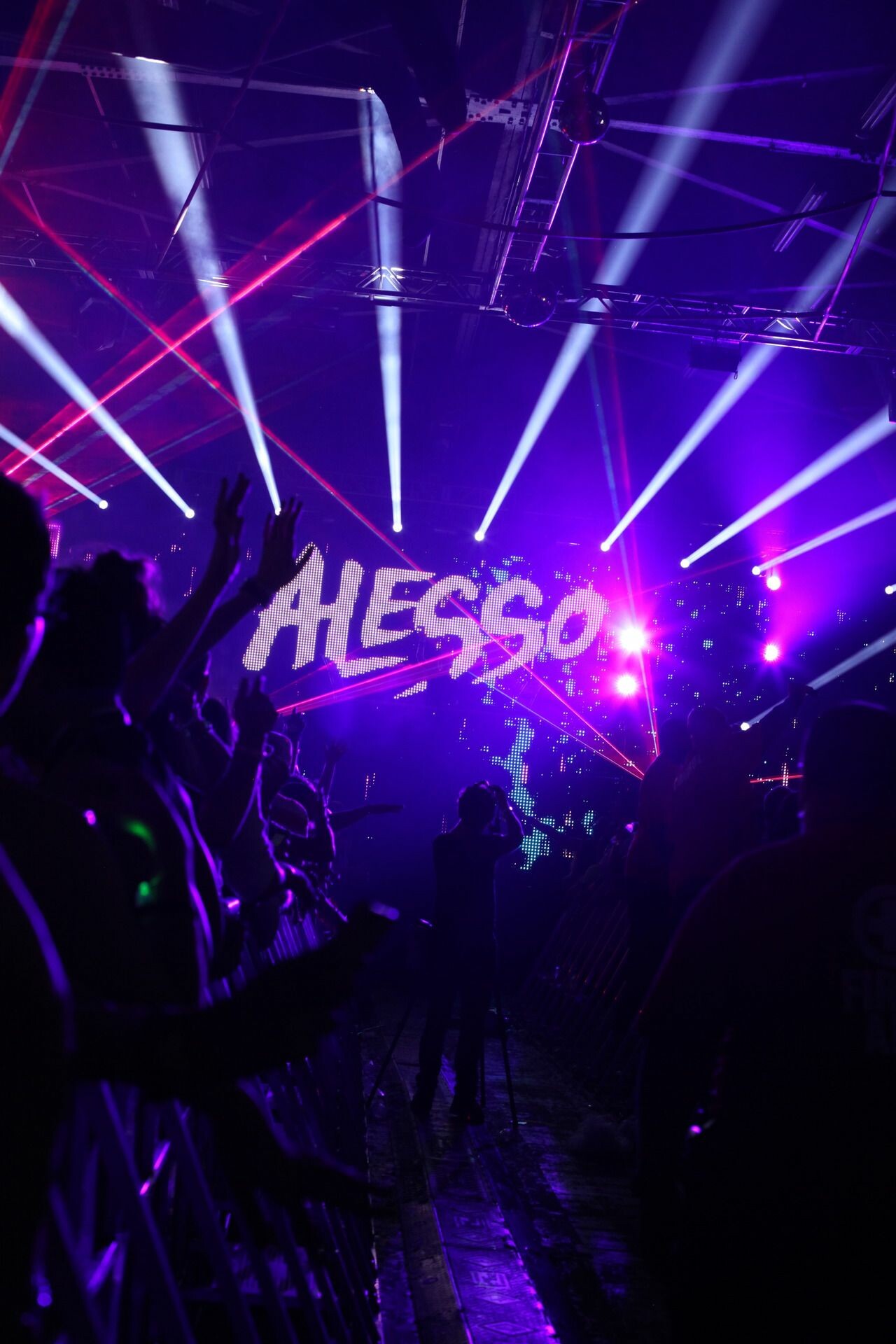 Alesso, EDM DJs, EDM music, 1280x1920 HD Phone