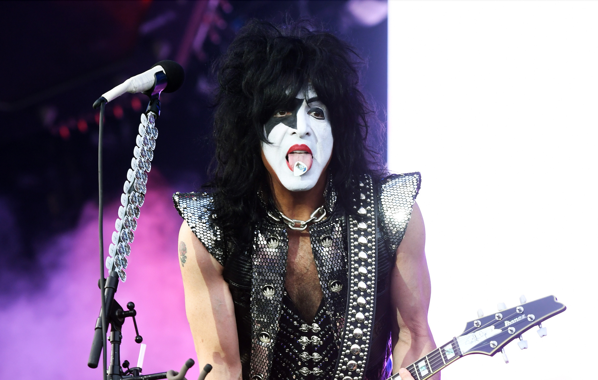 Paul Stanley, Omicron variant, Covid-19 strain, Health update, 2000x1270 HD Desktop