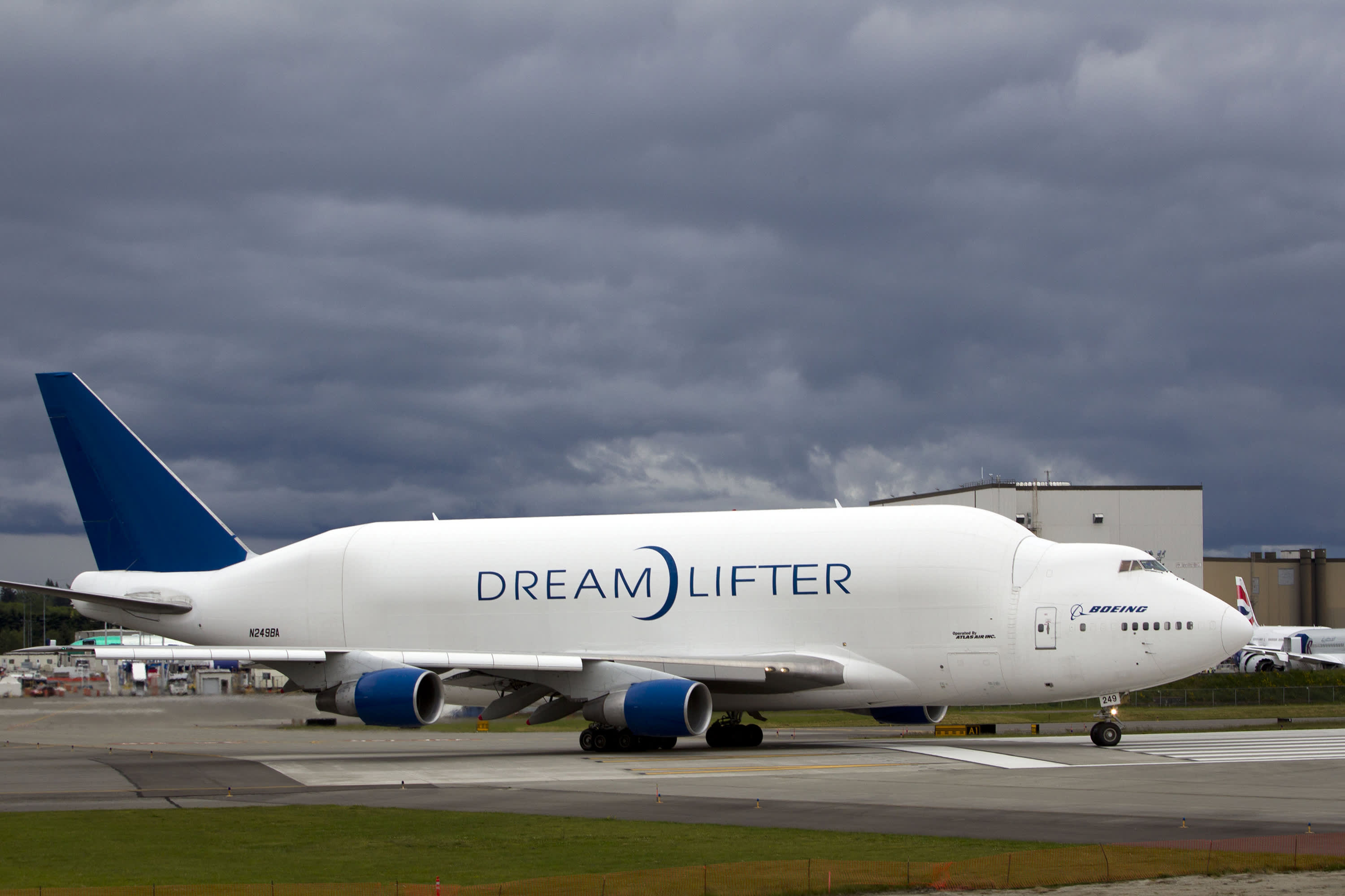 Boeing Dreamlifter, Cargo plane mishap, Airport mishap, Aviation incident, 3000x2000 HD Desktop