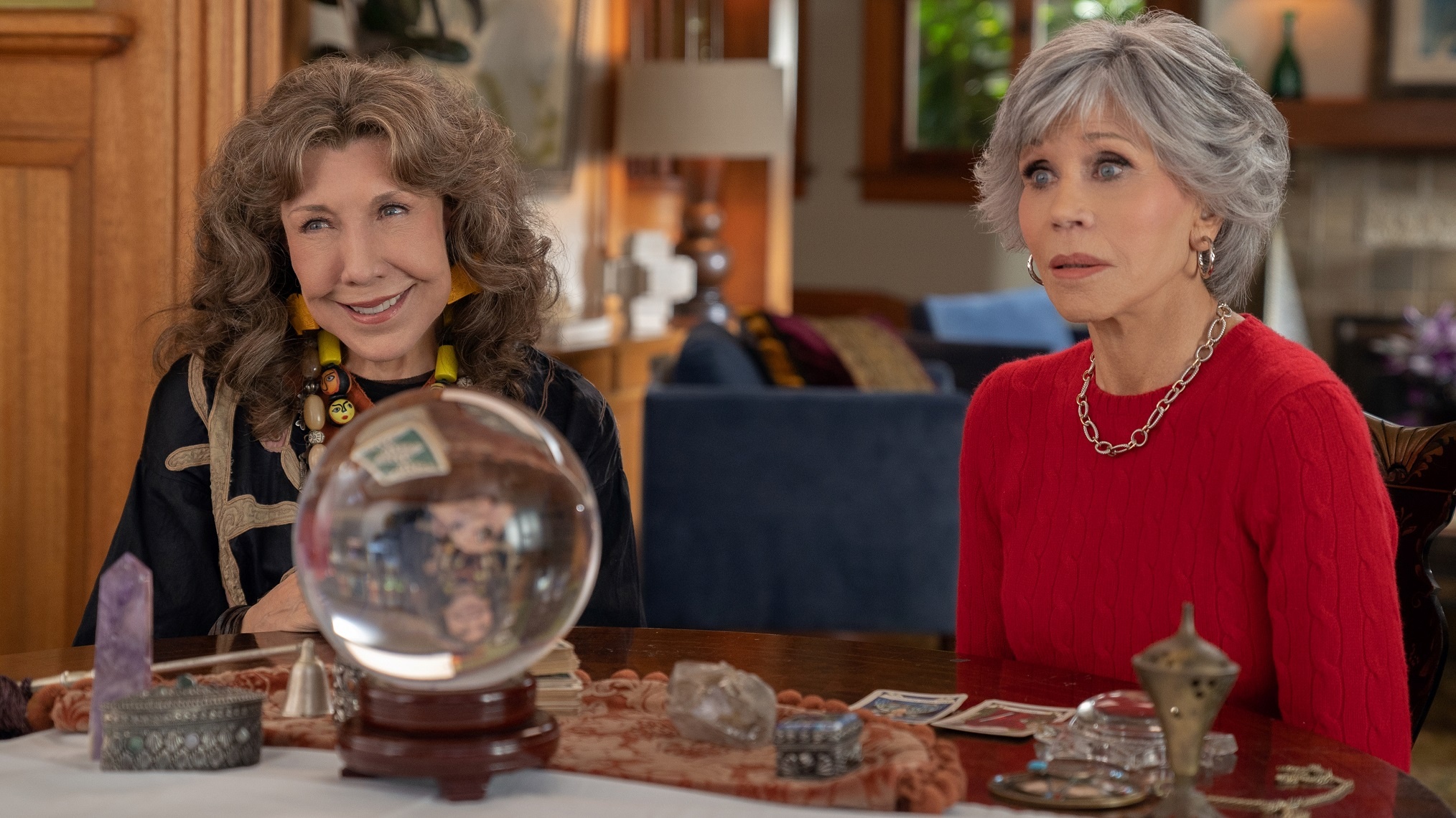 Grace and Frankie, Jane Fonda, Lily Tomlin, Bloopers video, 2030x1140 HD Desktop