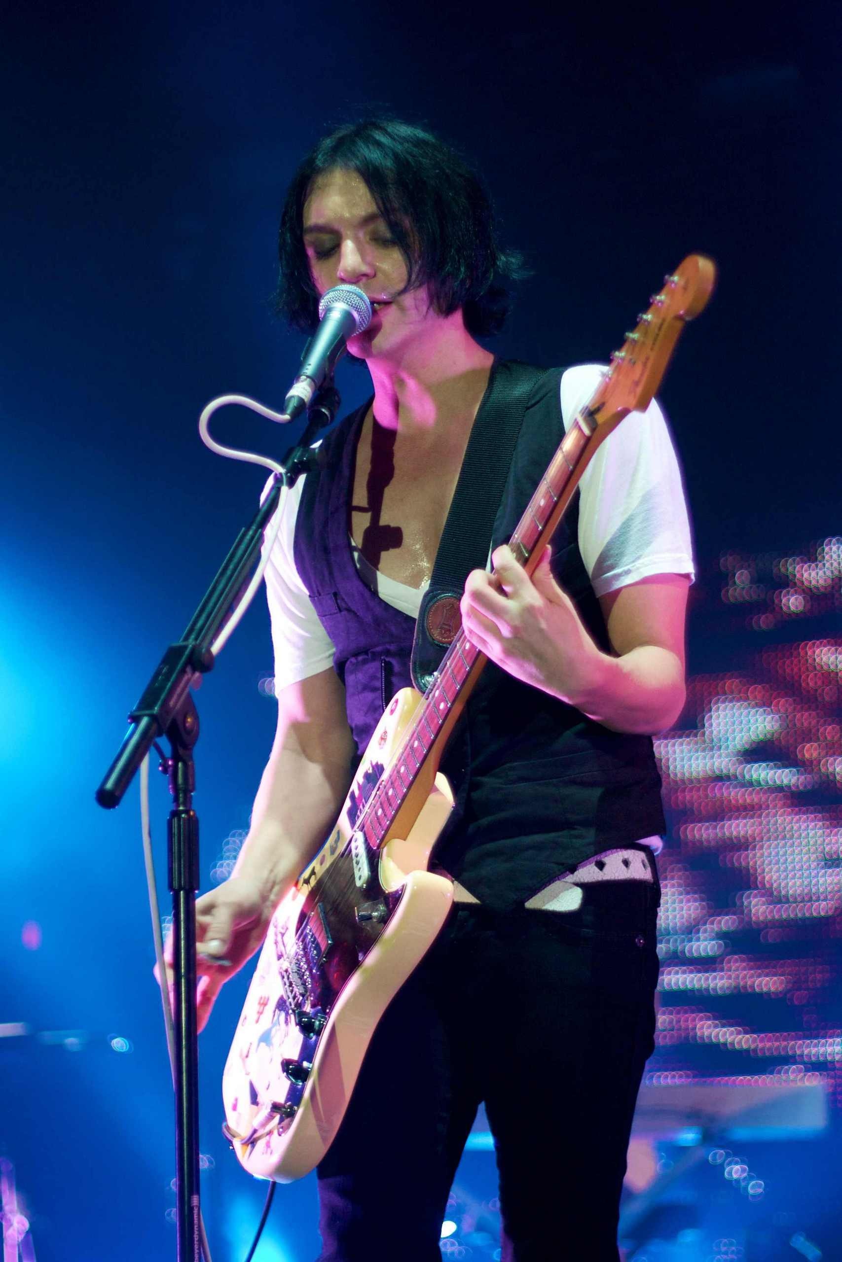 Placebo, Free image download, Musical aesthetic, Visual captivating, 1710x2560 HD Phone