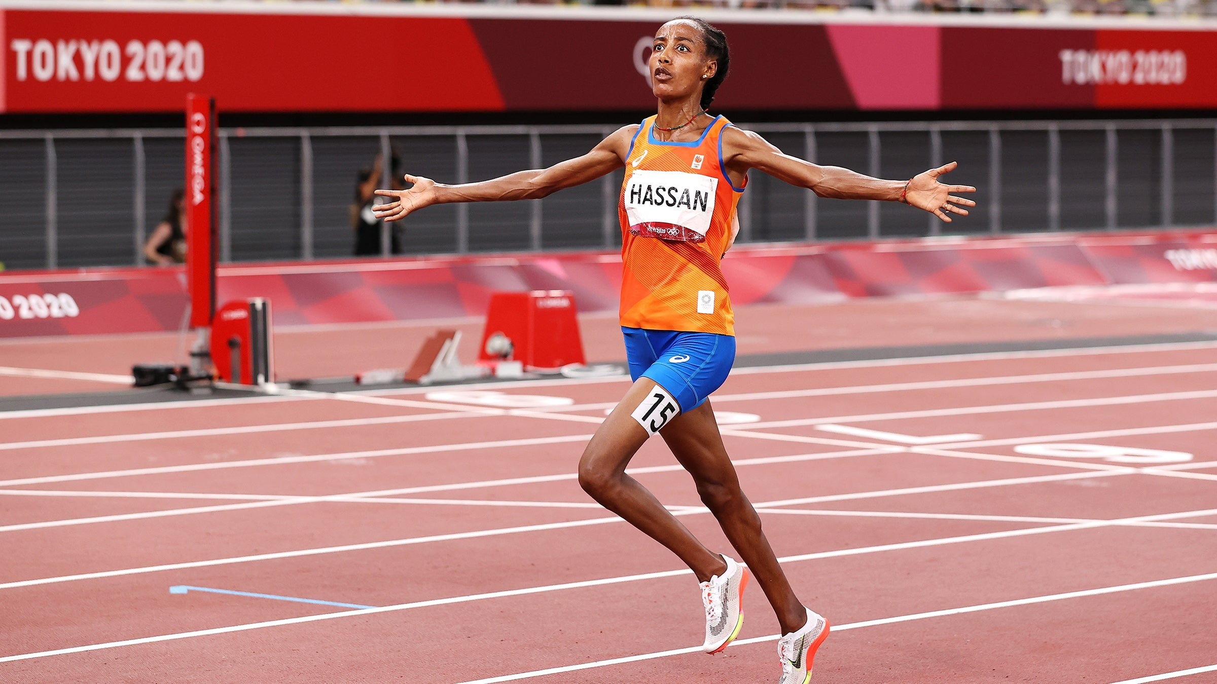 Sifan Hassan, Multi-medalist group, PodiumRunner, 2400x1350 HD Desktop