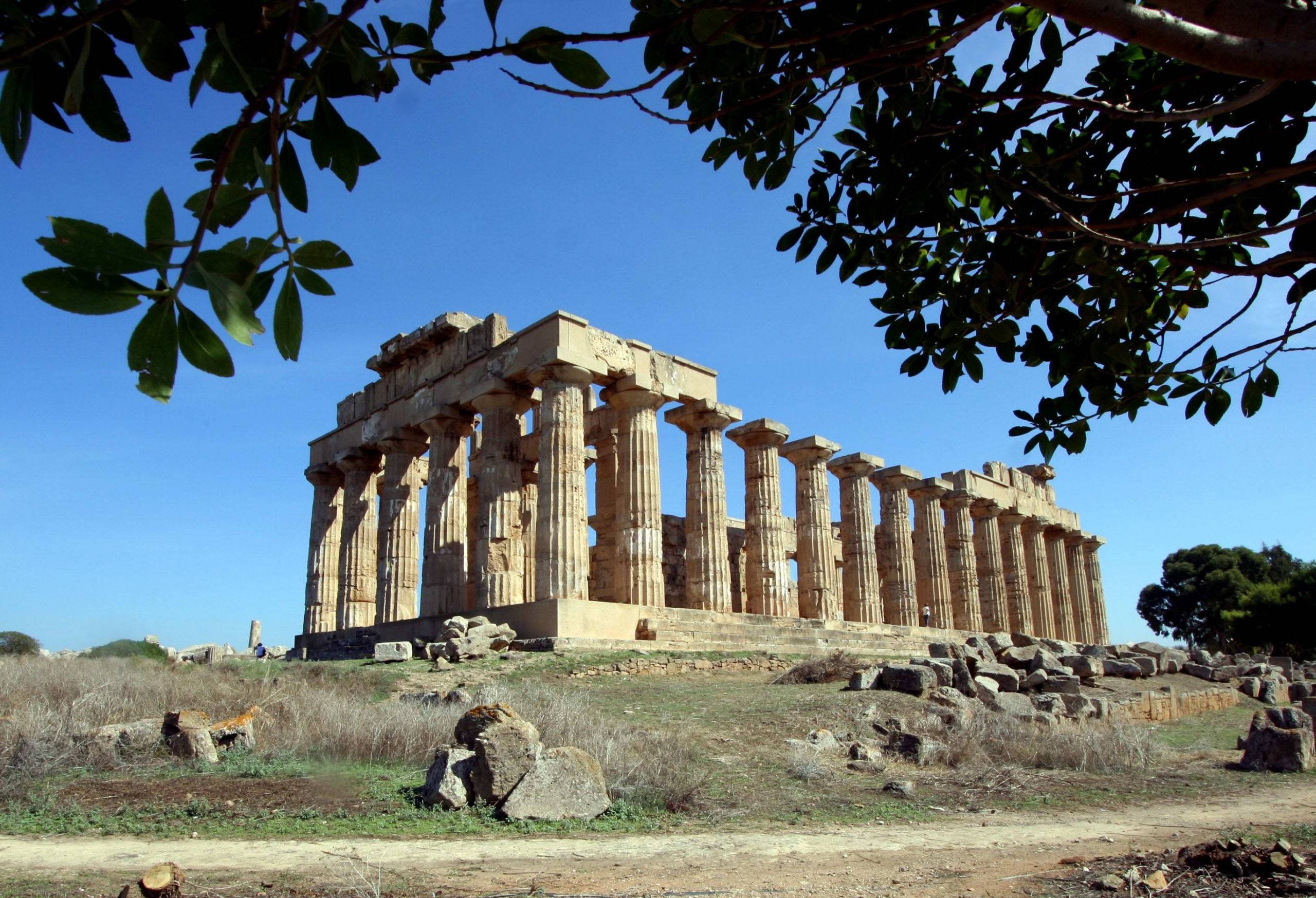 Sicily travel adventure, Saro Di Bartolo's journey, Captivating landscapes, Rich cultural heritage, 2560x1750 HD Desktop