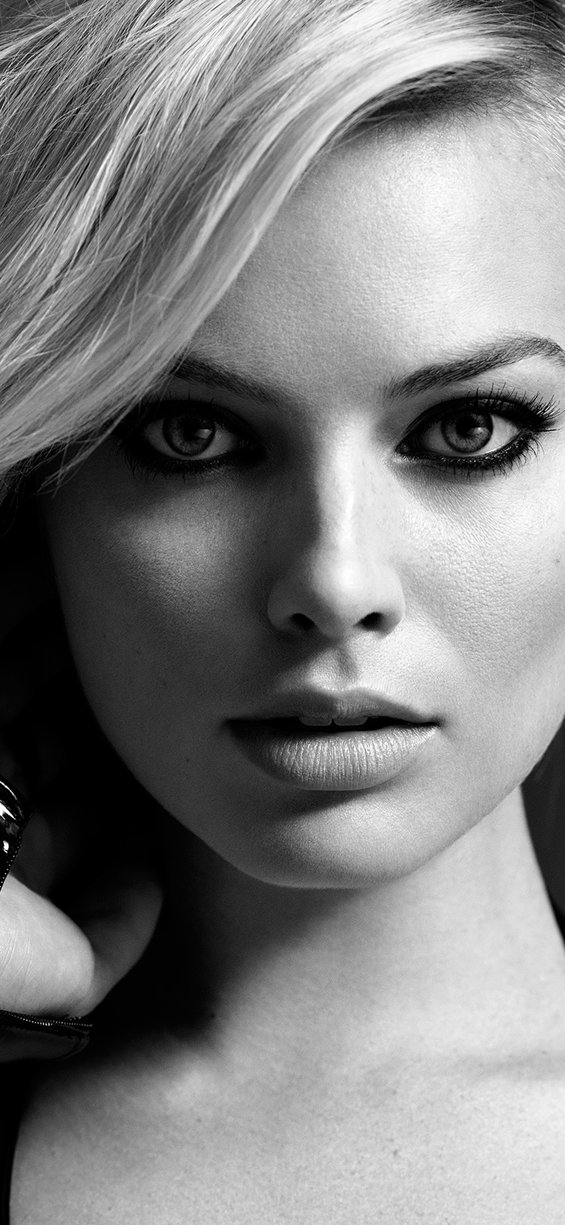 iPhone11 wallpaper, Girl face, Margot Robbie, BW, 1130x2440 HD Phone